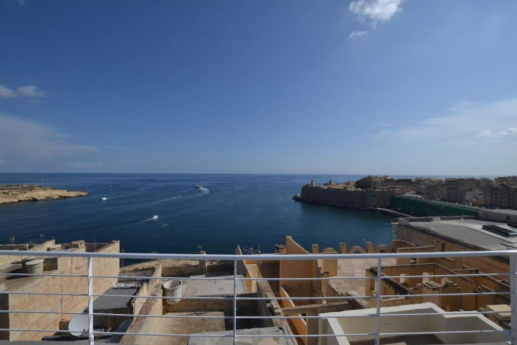 Vallettadreamsuites Groud Floor Shared Sea View Rooof Terrace Extérieur photo